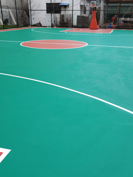 德阳 球场长期使用易出现地面开裂